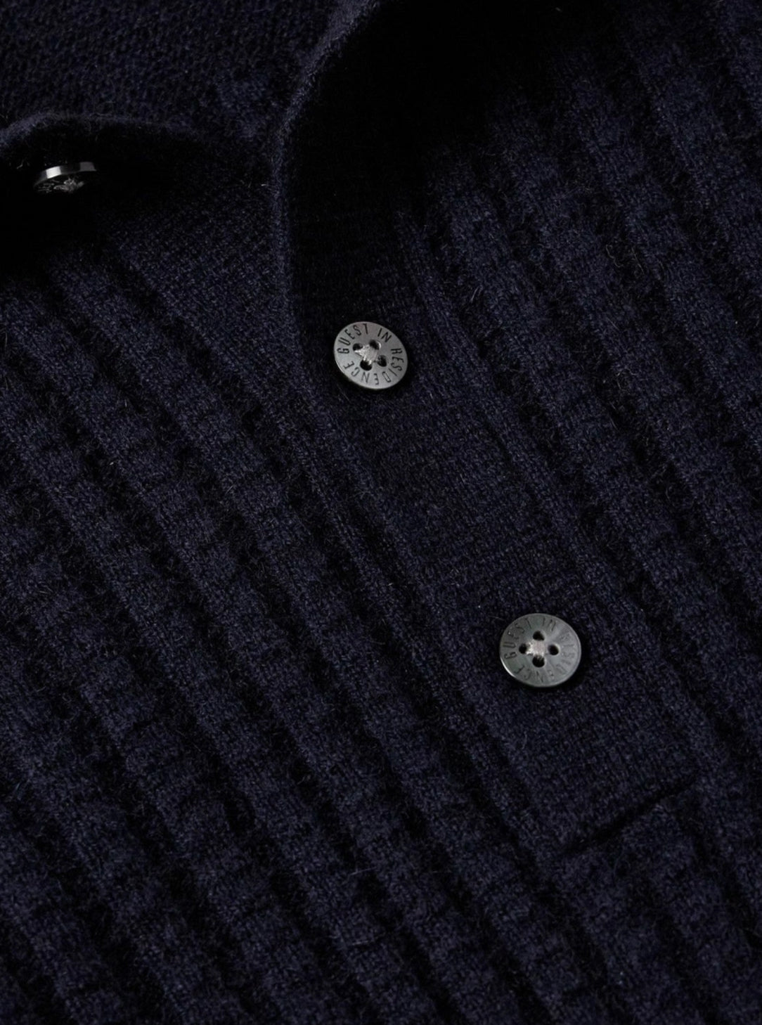 Guest in Residence maglia